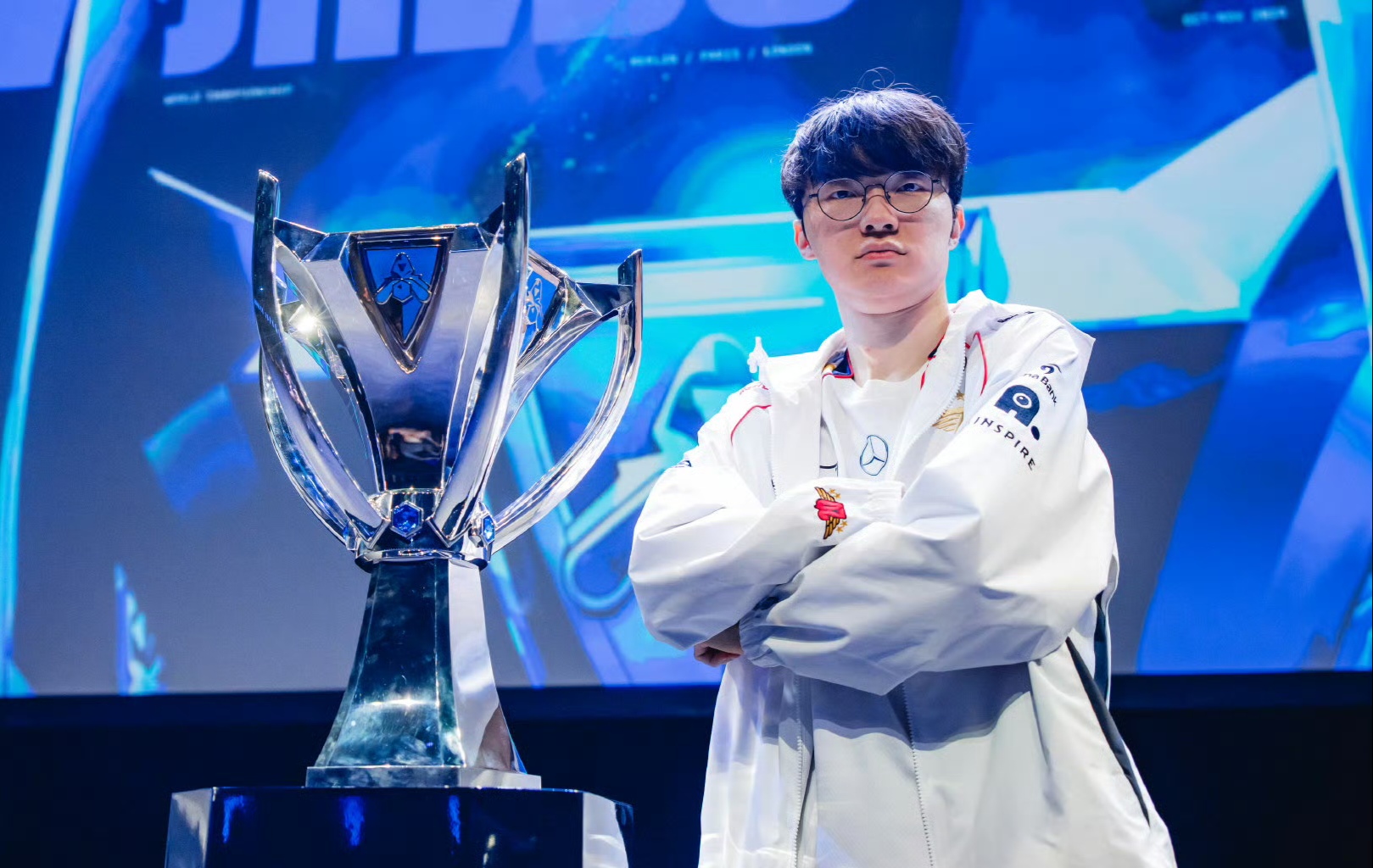 Kaiyun体育平台Faker回归赛场，突破纪录首场状态亮眼，SKT观众沸腾！的简单介绍